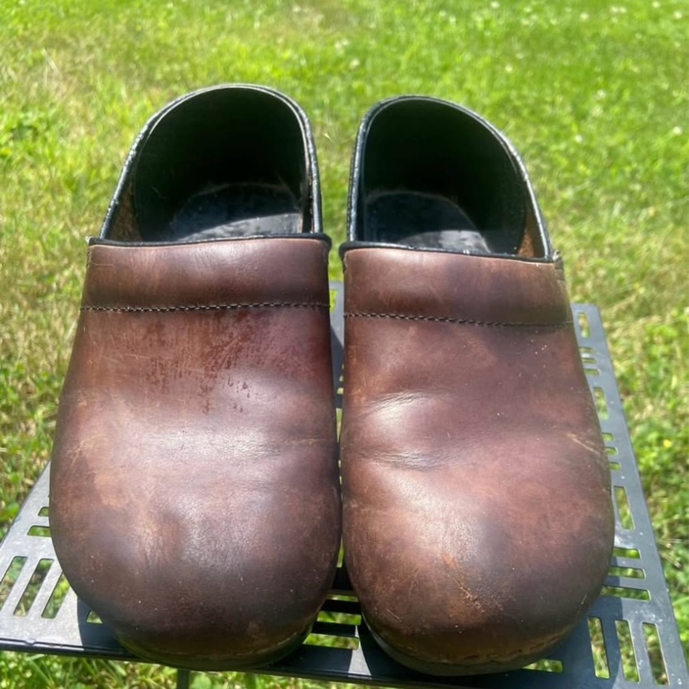 Brown leather Dansko clogs, size 41